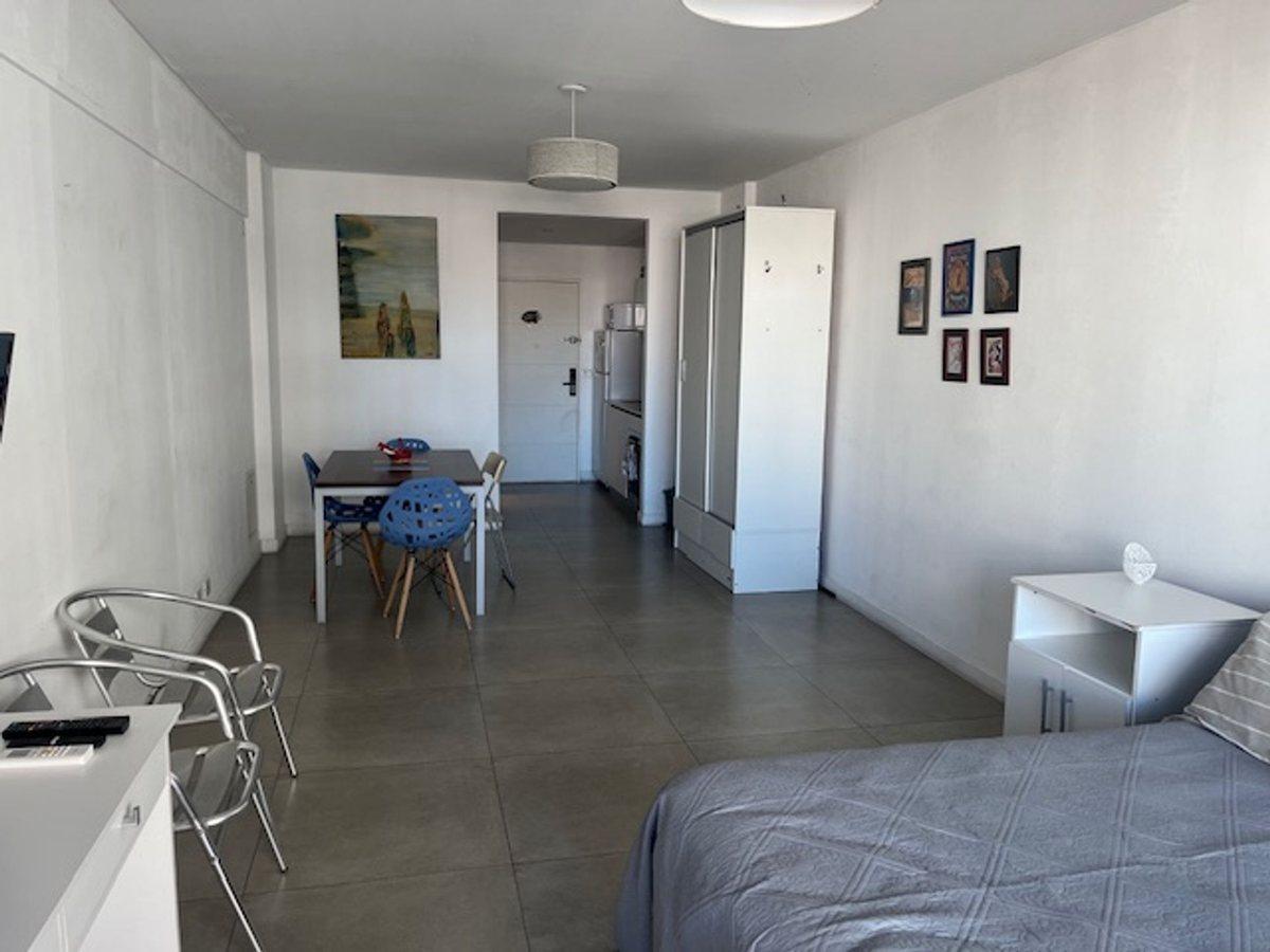 Venta Monoambiente Divisible frente balcon