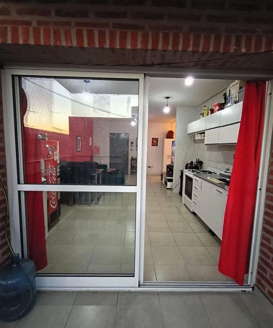 Venta departamento 3 amb, muy amplio 3er piso 5