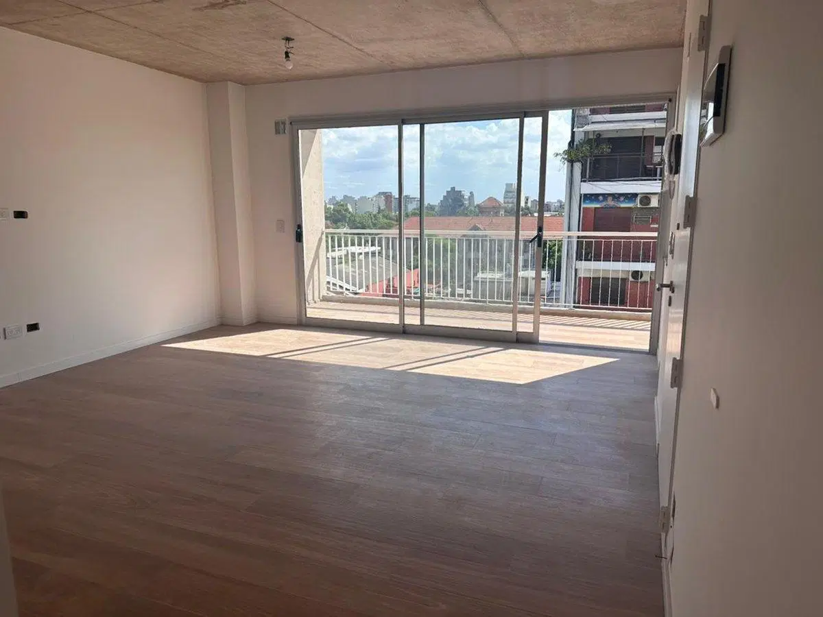 Venta  Piso 3 Amb + Escritorio o Vestidor Flores 2