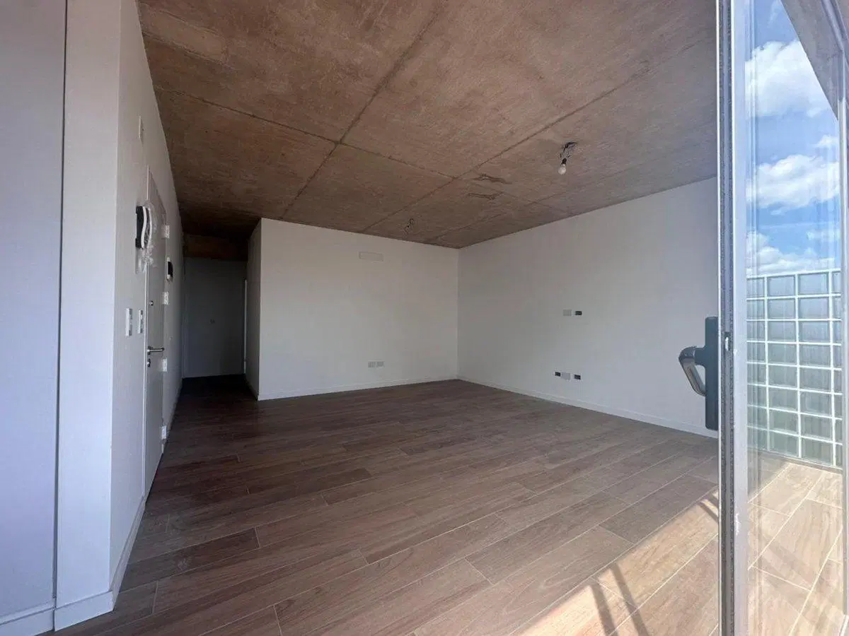 Venta  Piso 3 Amb + Escritorio o Vestidor Flores 5