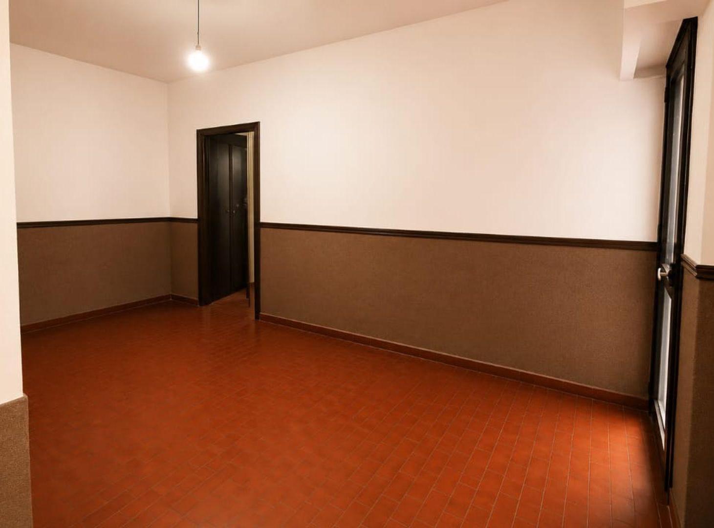 Foto de DEPTO 2 AMB. PATIO. POTENCIAL PARA RECICLAR, imagen 2