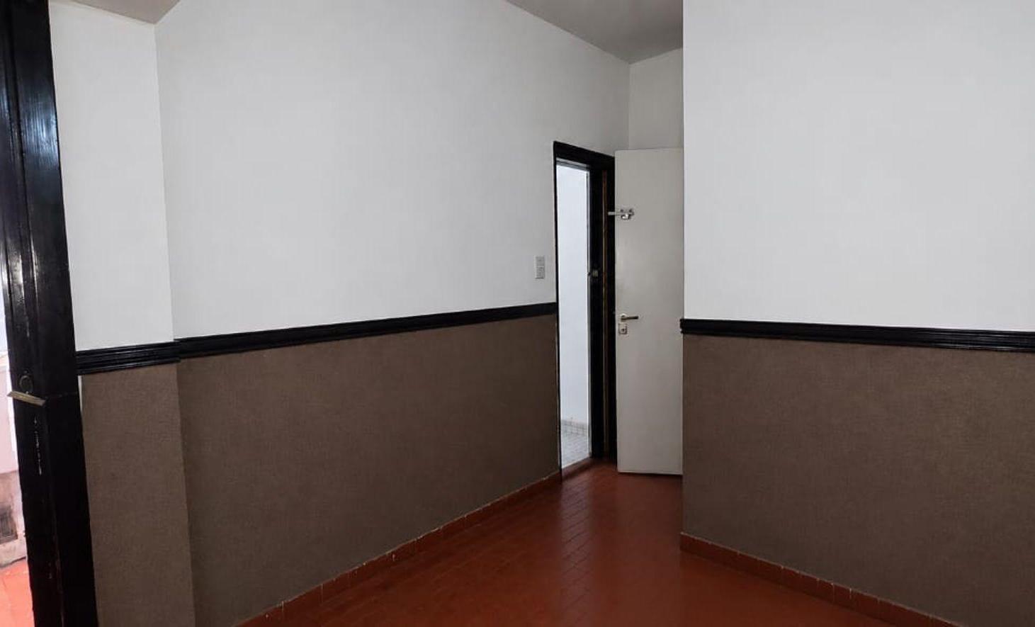 Foto de DEPTO 2 AMB. PATIO. POTENCIAL PARA RECICLAR, imagen 3