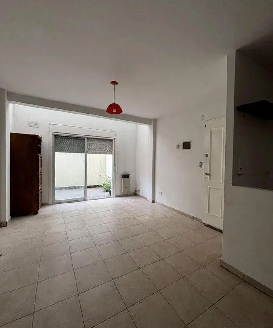Venta PH 2 ambientes Con Patio En La Boca 5