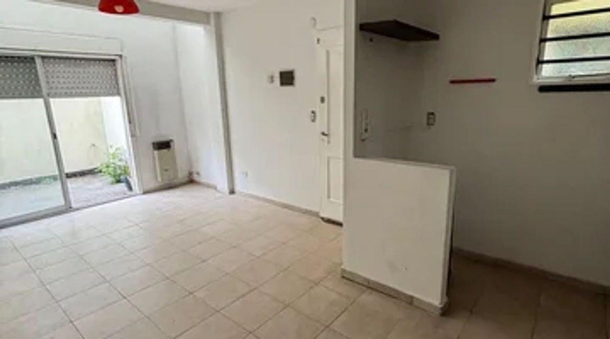 Venta PH 2 ambientes Con Patio En La Boca