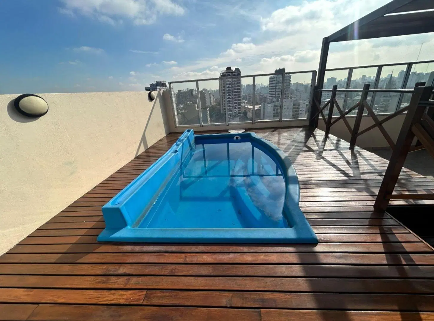 VENTA MONOAMBIENTE CON BALCON LUMINOSO EN PISO 12 4