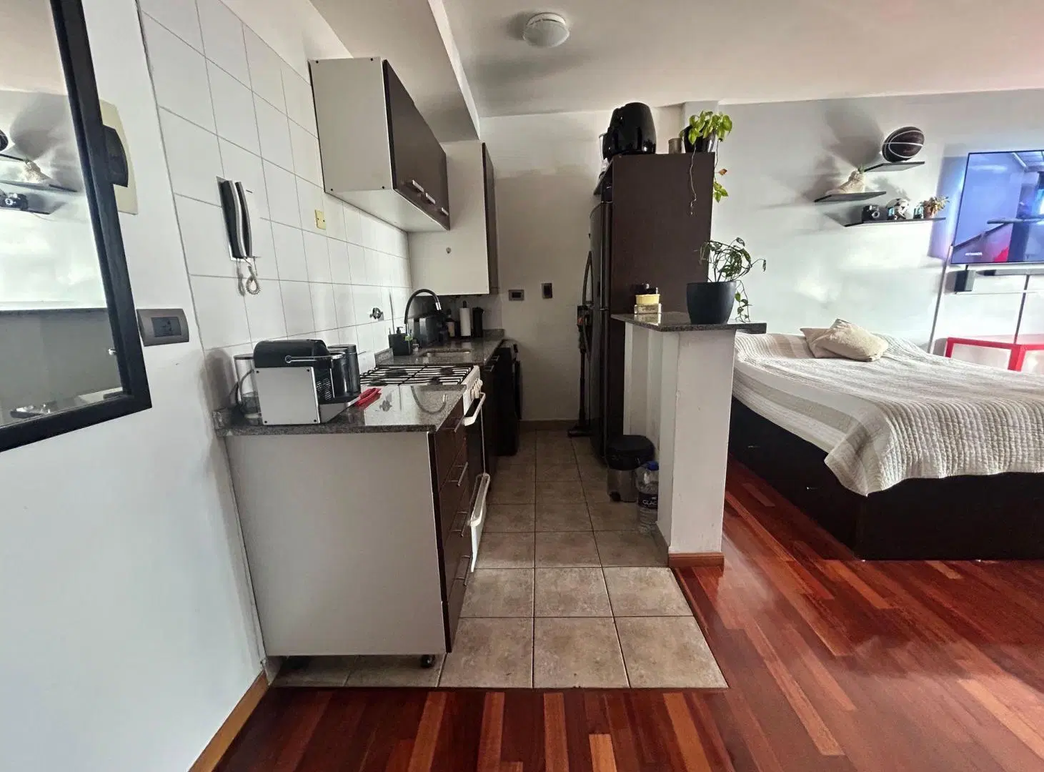 VENTA MONOAMBIENTE CON BALCON LUMINOSO EN PISO 12 2