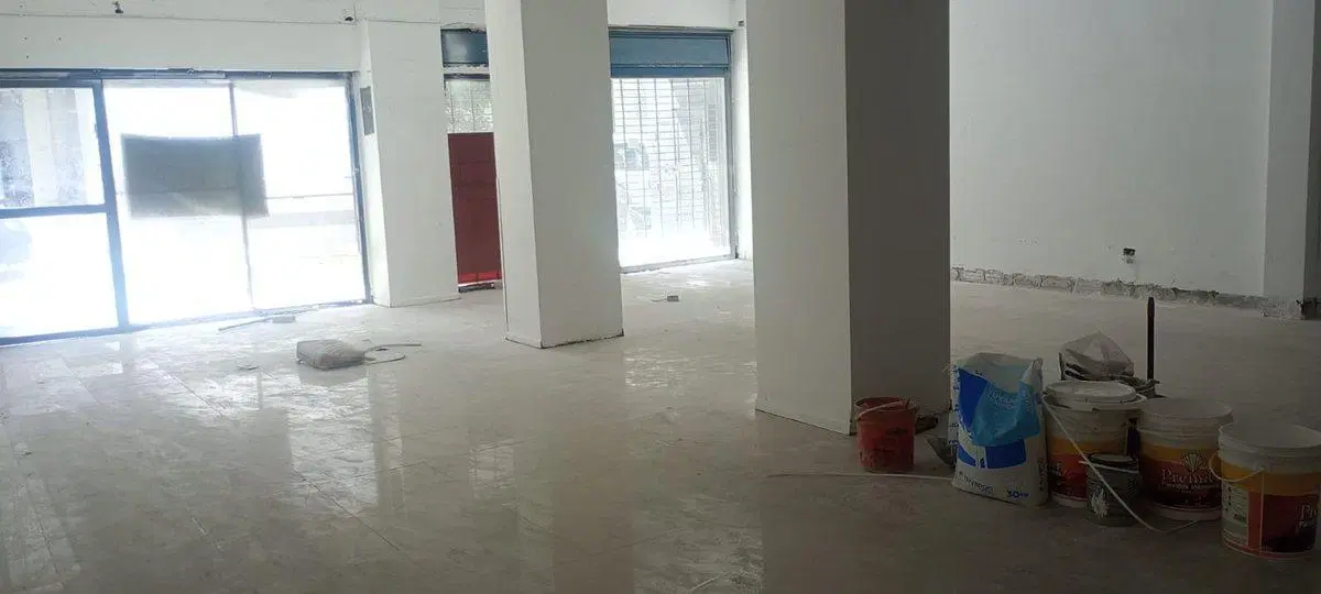 AMPLIO LOCAL A LA CALLE CON OFICINAS EN 1° PISO 2