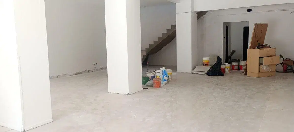 AMPLIO LOCAL A LA CALLE CON OFICINAS EN 1° PISO 3