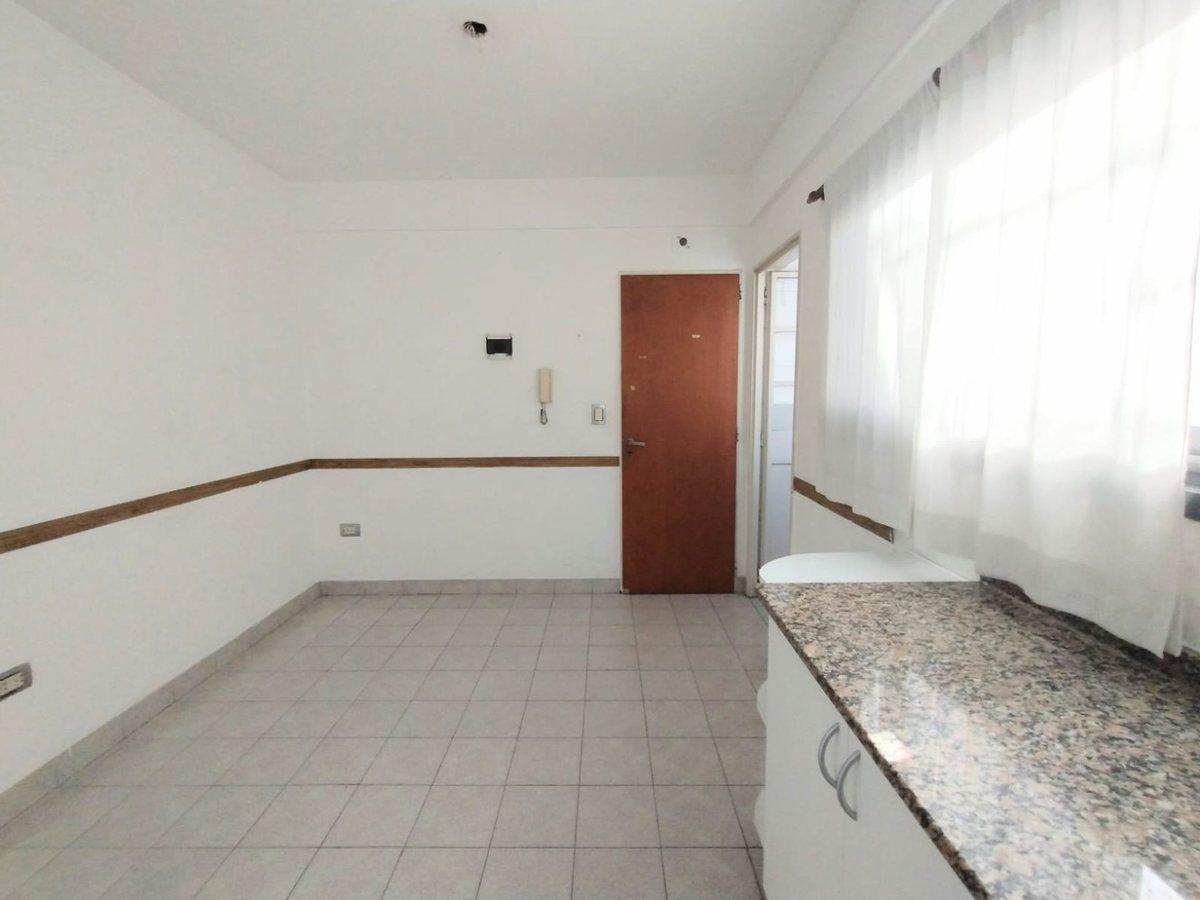 Foto de Venta 3 amb. Parque Chacabuco. Balcón y cochera., imagen 4
