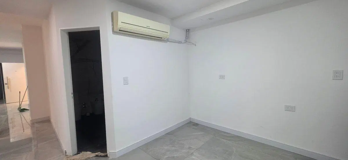 Alquiler Local/ oficina/ consultorio con cochera. 2