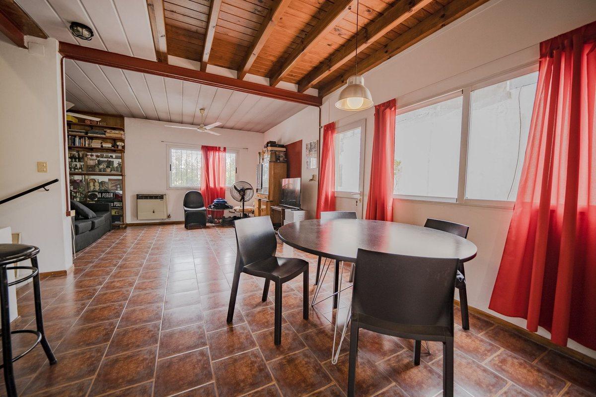 Foto de Casa 140 m, Local 70 m, fondo 104 m. Lote propio, imagen 4