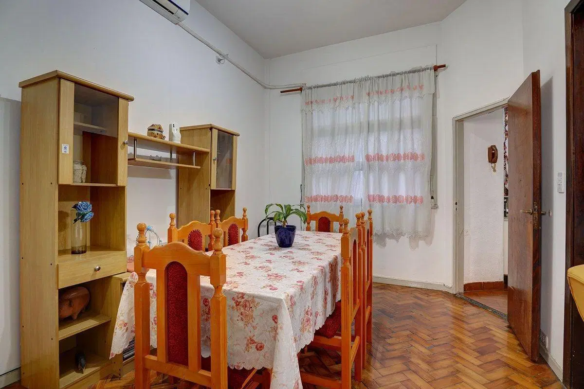 VENTA DEPARTAMENTO 4 AMB, MUY AMPLIO, ZONA UADE 5