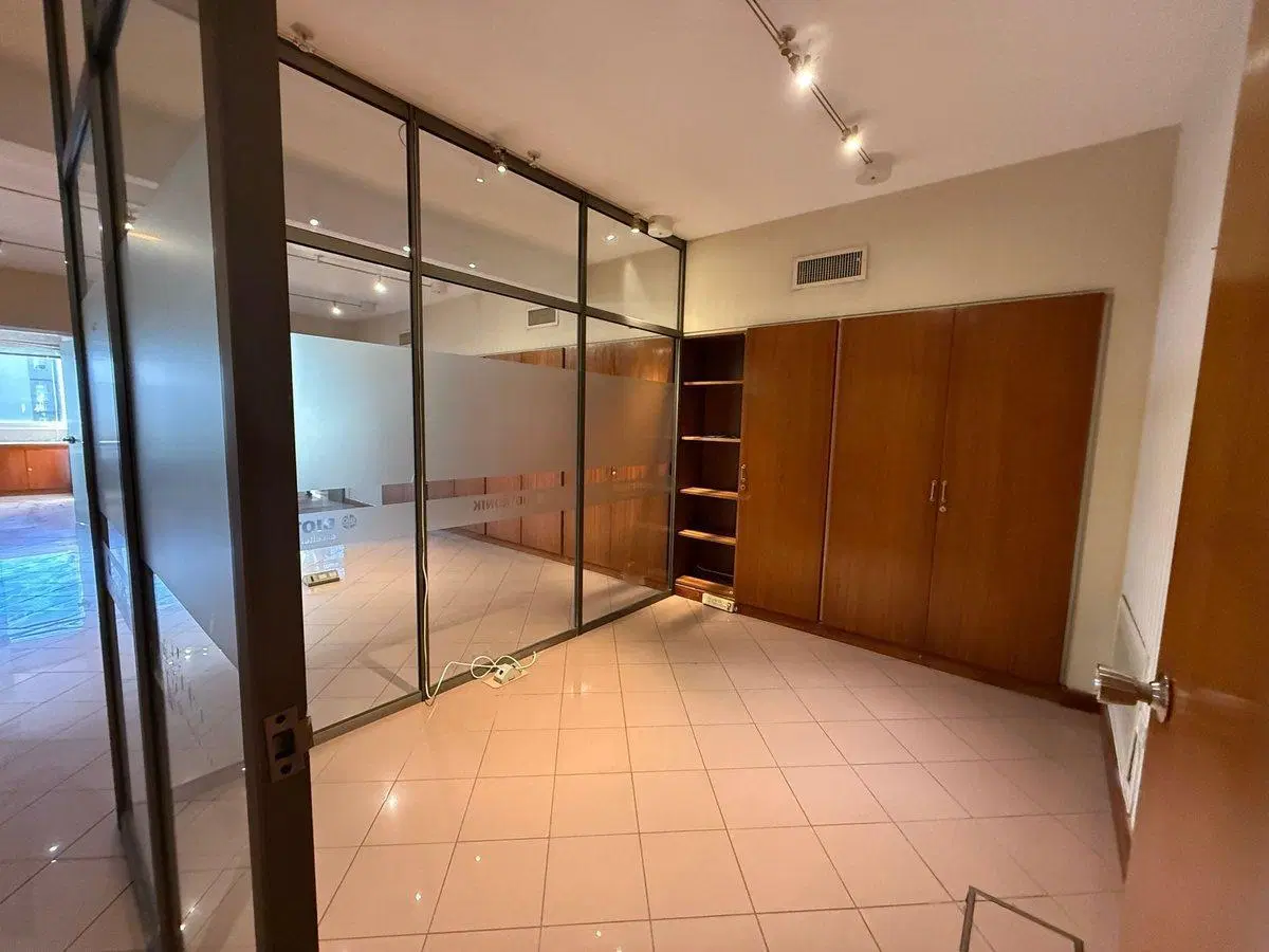 Venta oficina 430 m² con 8 cocheras en Microcentro 5
