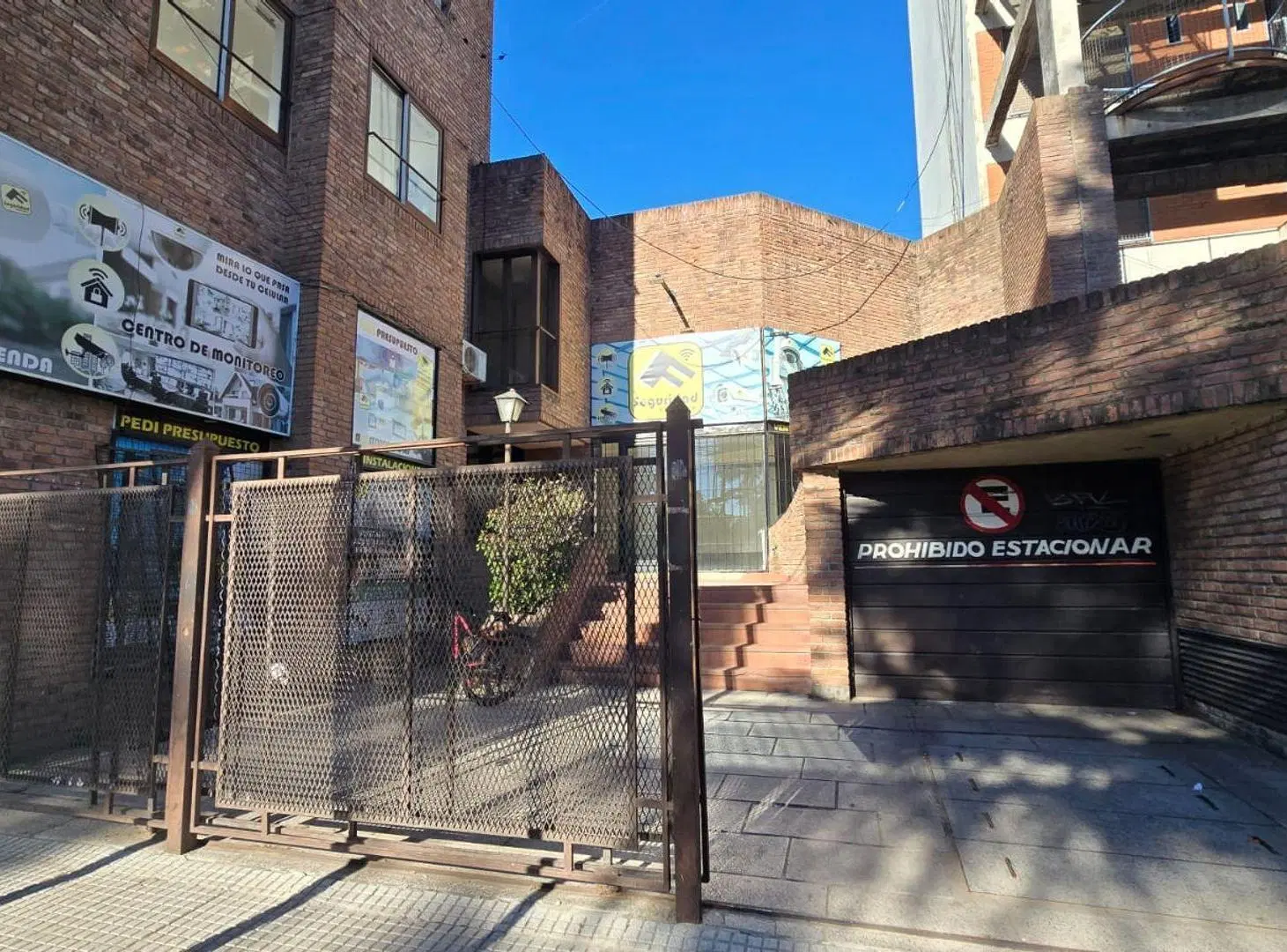 VENTA LOCAL GRAL. RODRIGUEZ CENTRO FRENTE A PLAZA 3