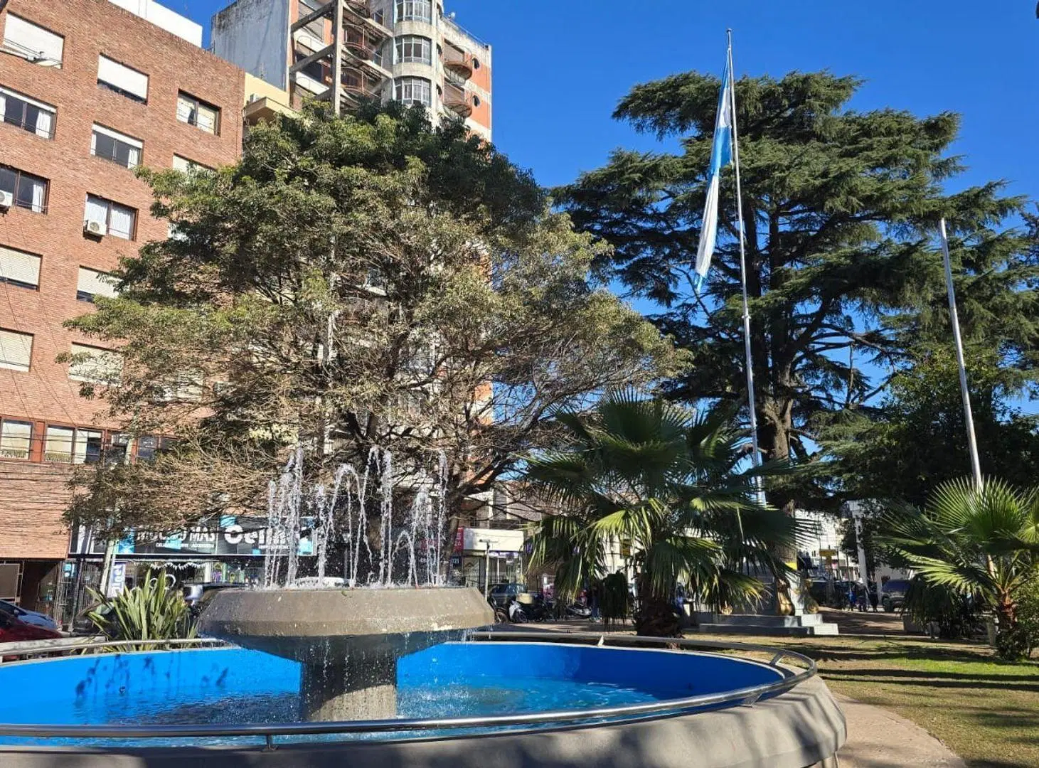 VENTA LOCAL GRAL. RODRIGUEZ CENTRO FRENTE A PLAZA 5