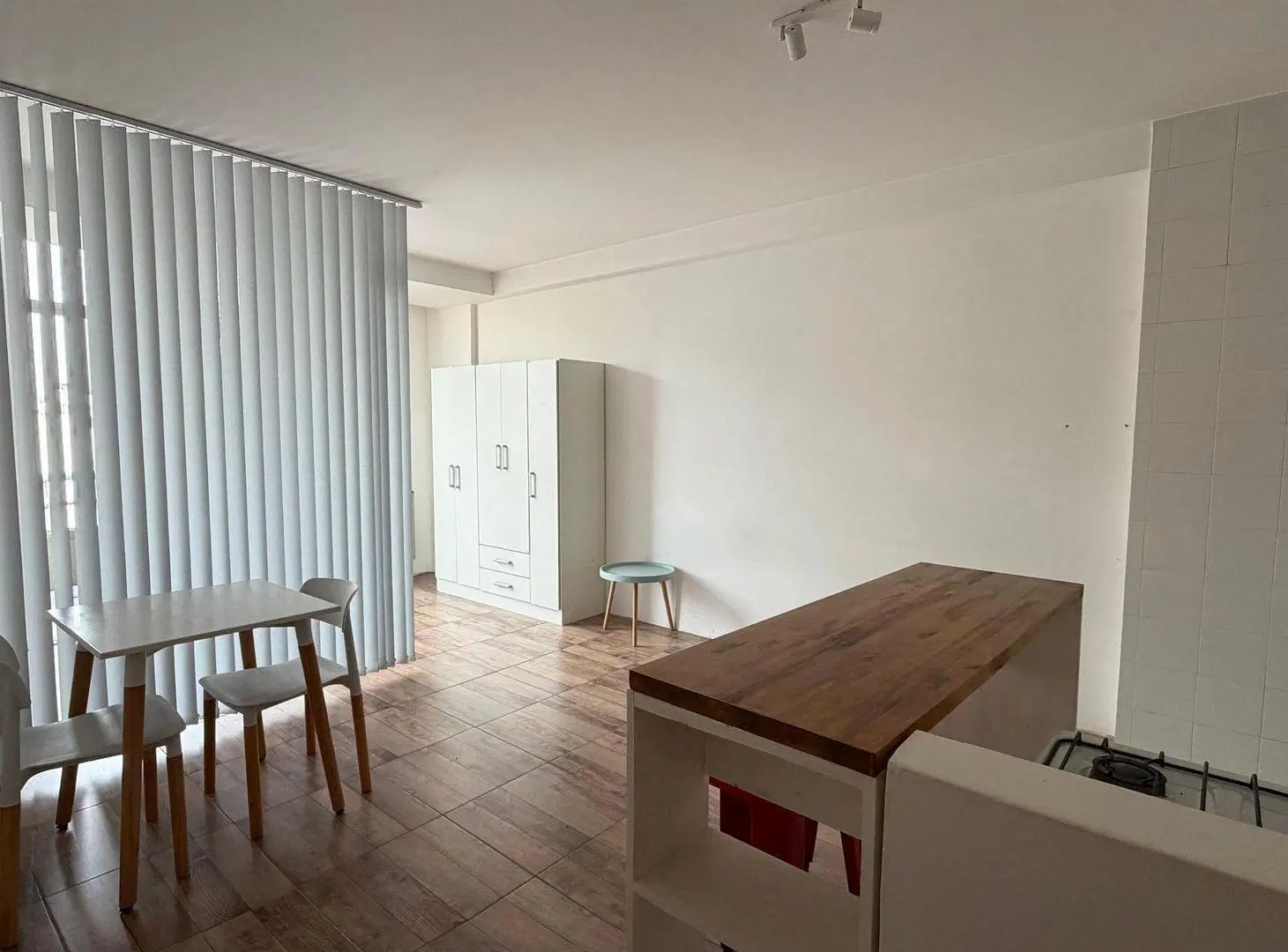 ALQUILER MONOAMBIENTE BARRIO NORTE CON BALCON 5