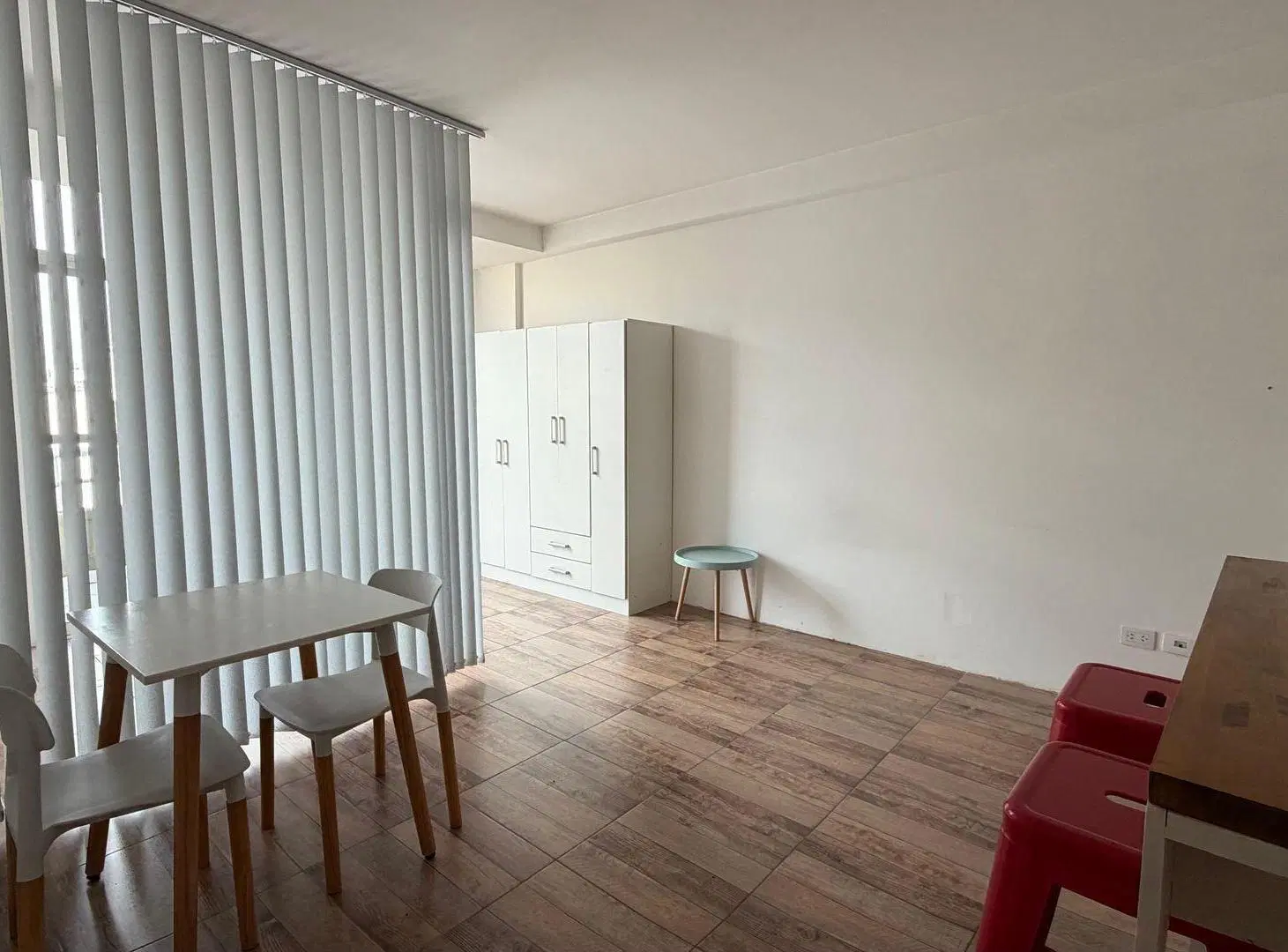 ALQUILER MONOAMBIENTE BARRIO NORTE CON BALCON 8