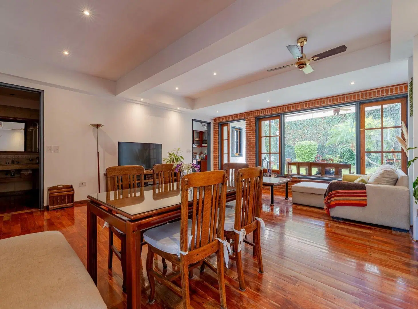 VENTA HERMOSA CASA CON JARDÍN EN VÉLEZ, IMPECABLE! 8