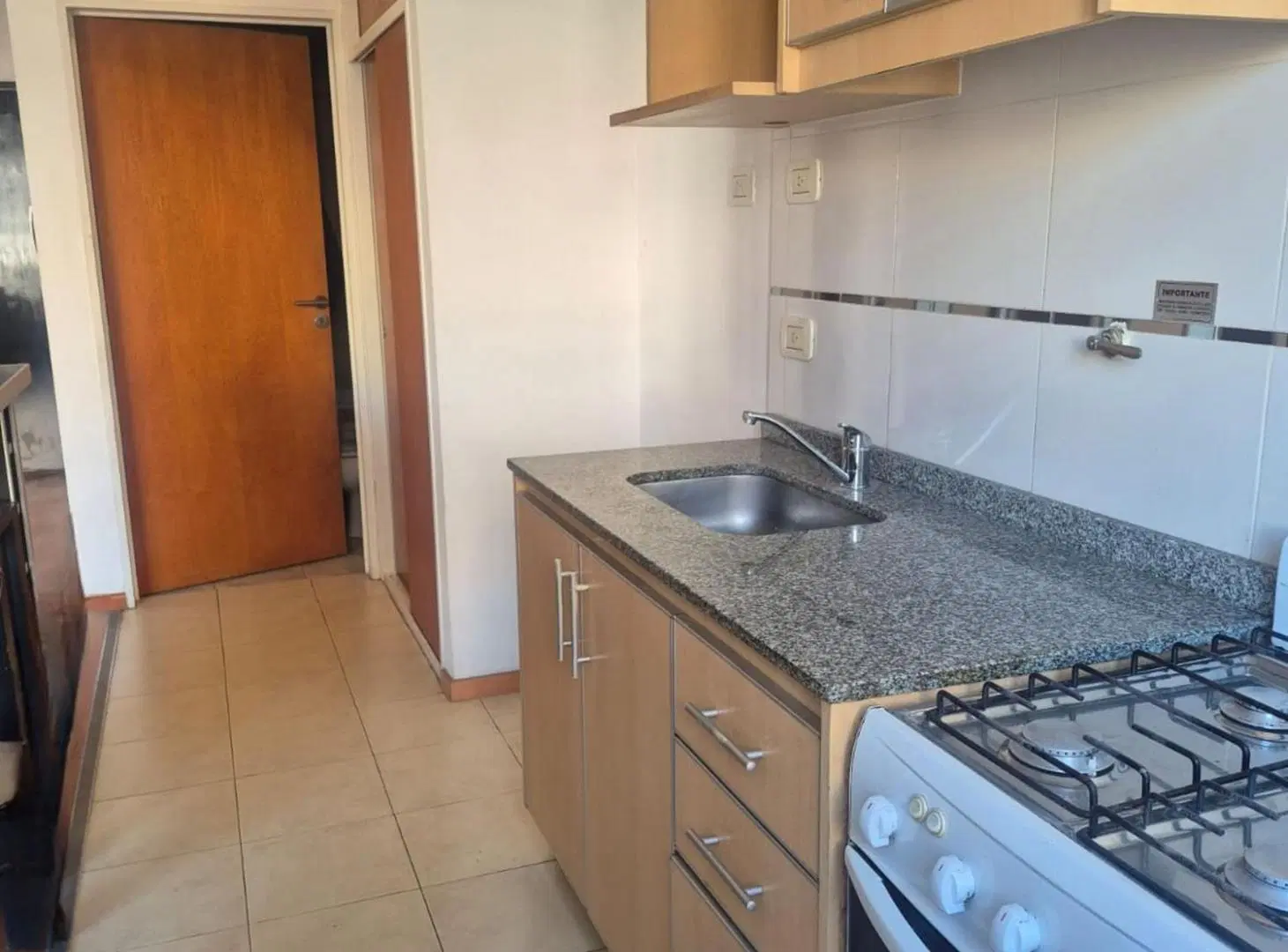 ALQUILER | Monoambiente con balcón al frente 4