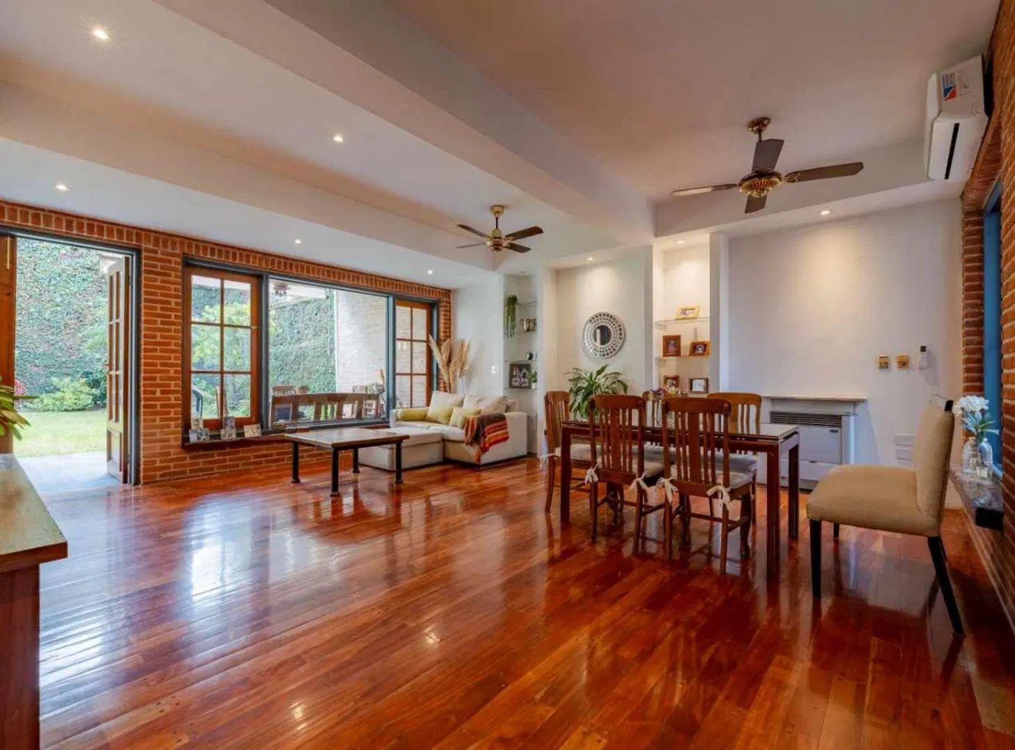 VENTA HERMOSA CASA CON JARDÍN Y PATIO IMPECABLE! 8