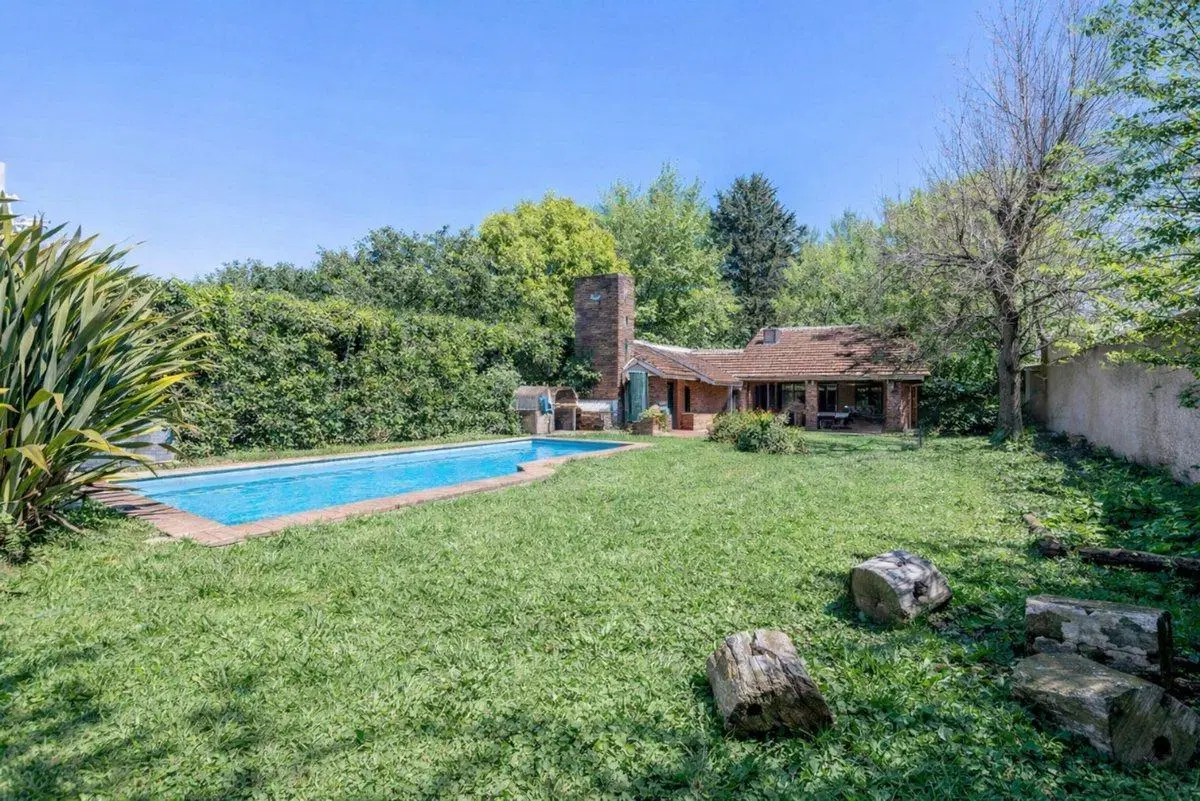 Venta lote de 818m2 con casa 3amb. Pilar km 39, 8