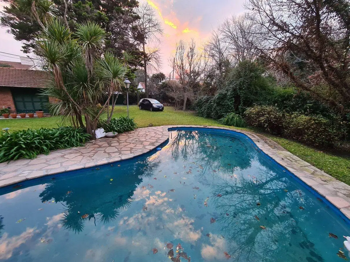 VENTA CASA CON  PARQUE Y PILETA EN PILAR CENTRO 8