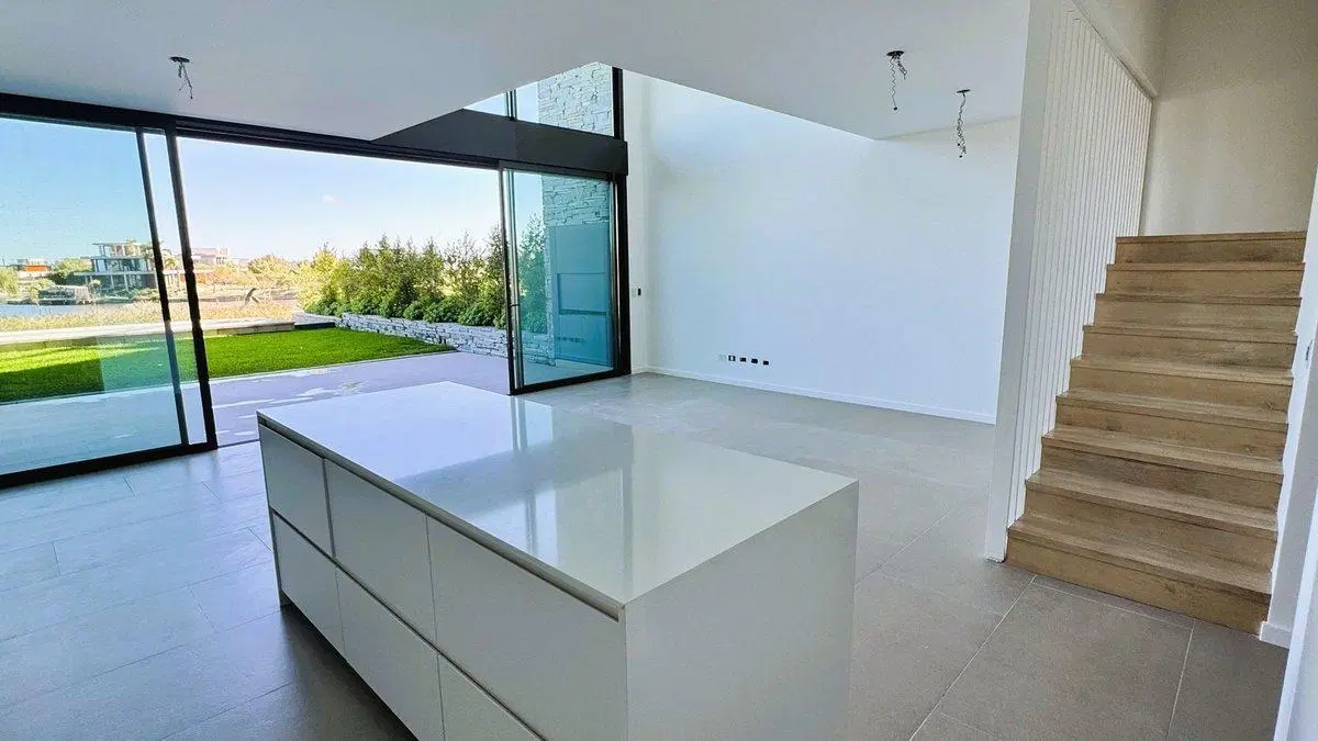 OCEANA - VENTA - JARDIN PILETA Y PARRILLA - 2 coch 3
