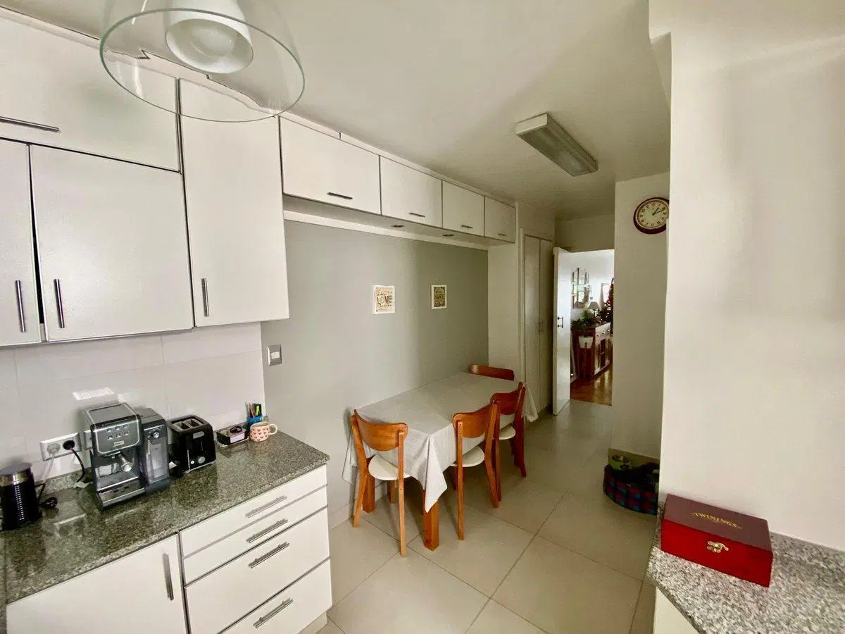 4 AMB SEMI PISO C/BALCÓN + DEP MUY LUMINOSO 3