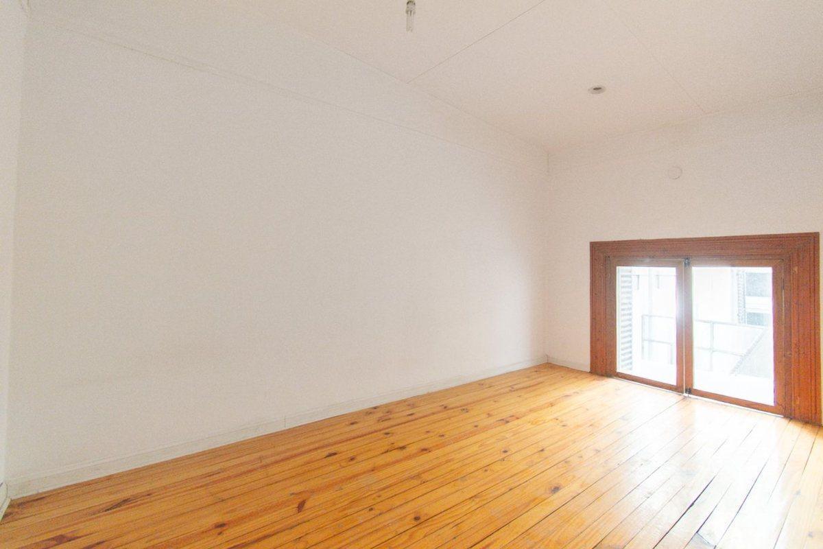 Foto de DEPARTAMENTO 3 AMB. EN VENTA EN BALVANERA /PATIO, imagen 2