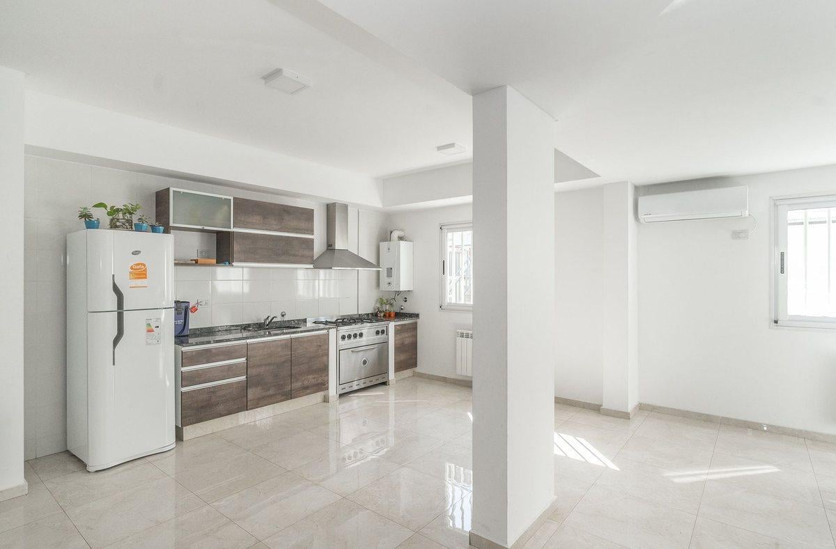 Foto de VENTA DEPARTAMENTO A BANFIELD 2 AMB. C/COCHERA, imagen 2