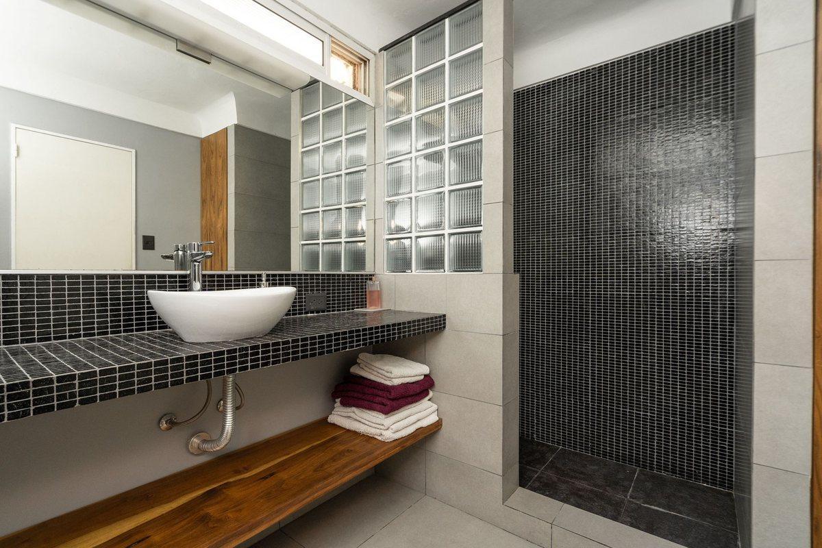 Foto de VENTA DEPTO 4 AMB Y DEPENDENCIA CABALLITO COCHERA, imagen 1