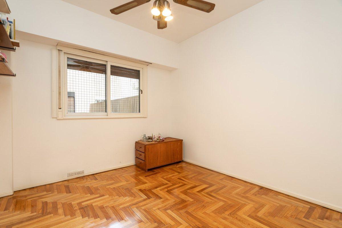 Foto de VENTA DEPTO 4 AMB Y DEPENDENCIA CABALLITO COCHERA, imagen 5