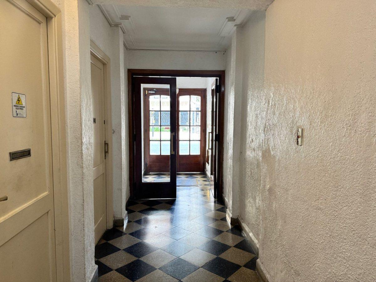 Foto de Belgrano - Venta - 2 Amb. - 2do piso por escalera, imagen 1