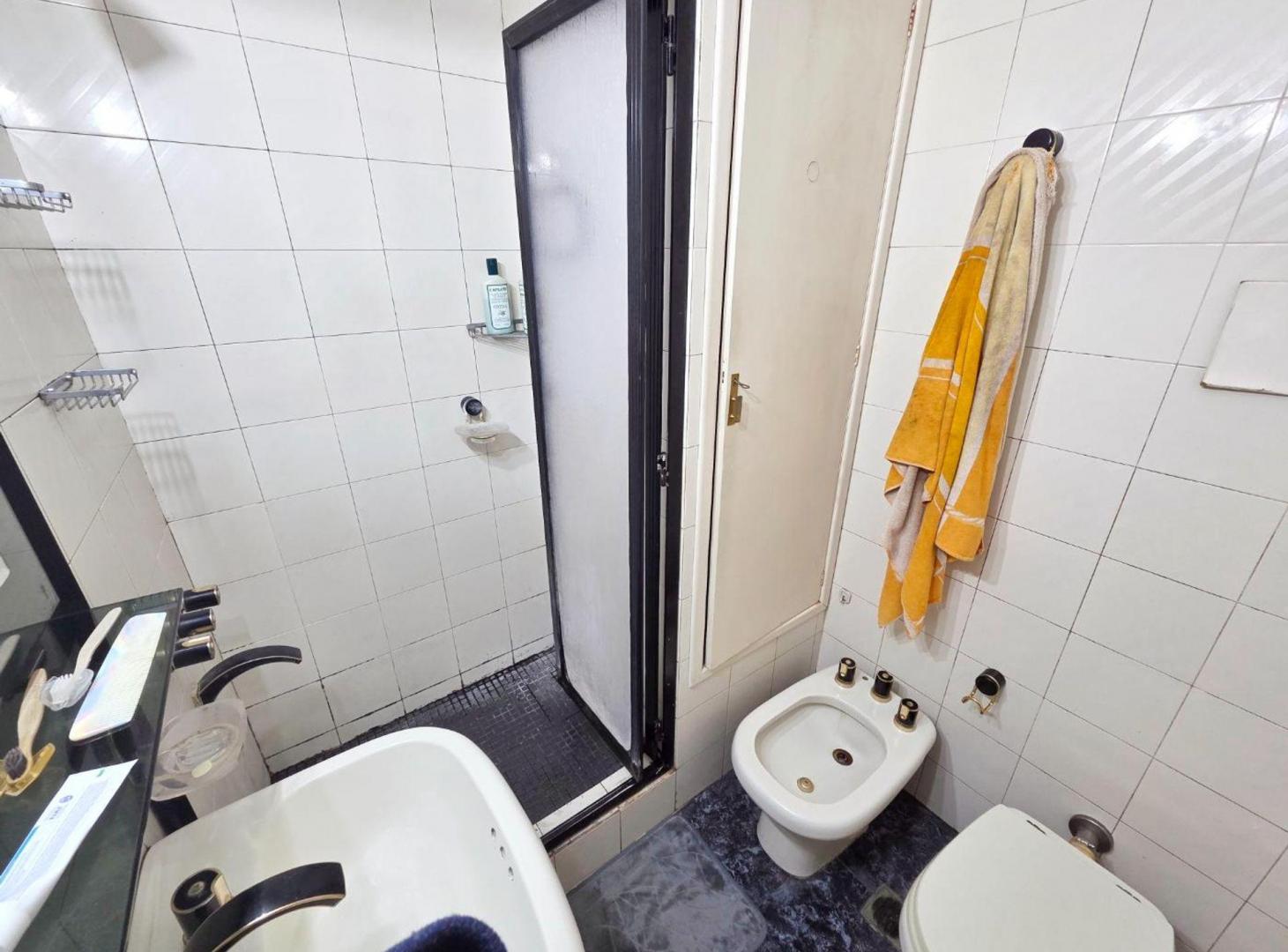 Foto de Venta Luminoso Depto. 3 Amb. Sarmiento 1700, imagen 3