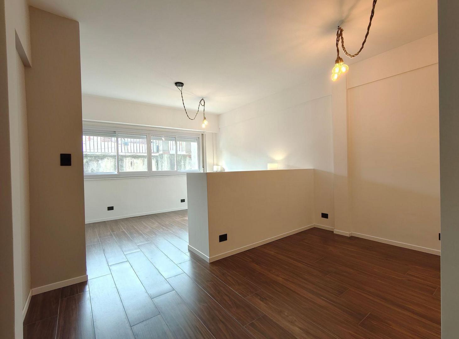 Foto de VENTA 1 Amb Junín 977 piso 8° Recoleta REMODELADO, imagen 1