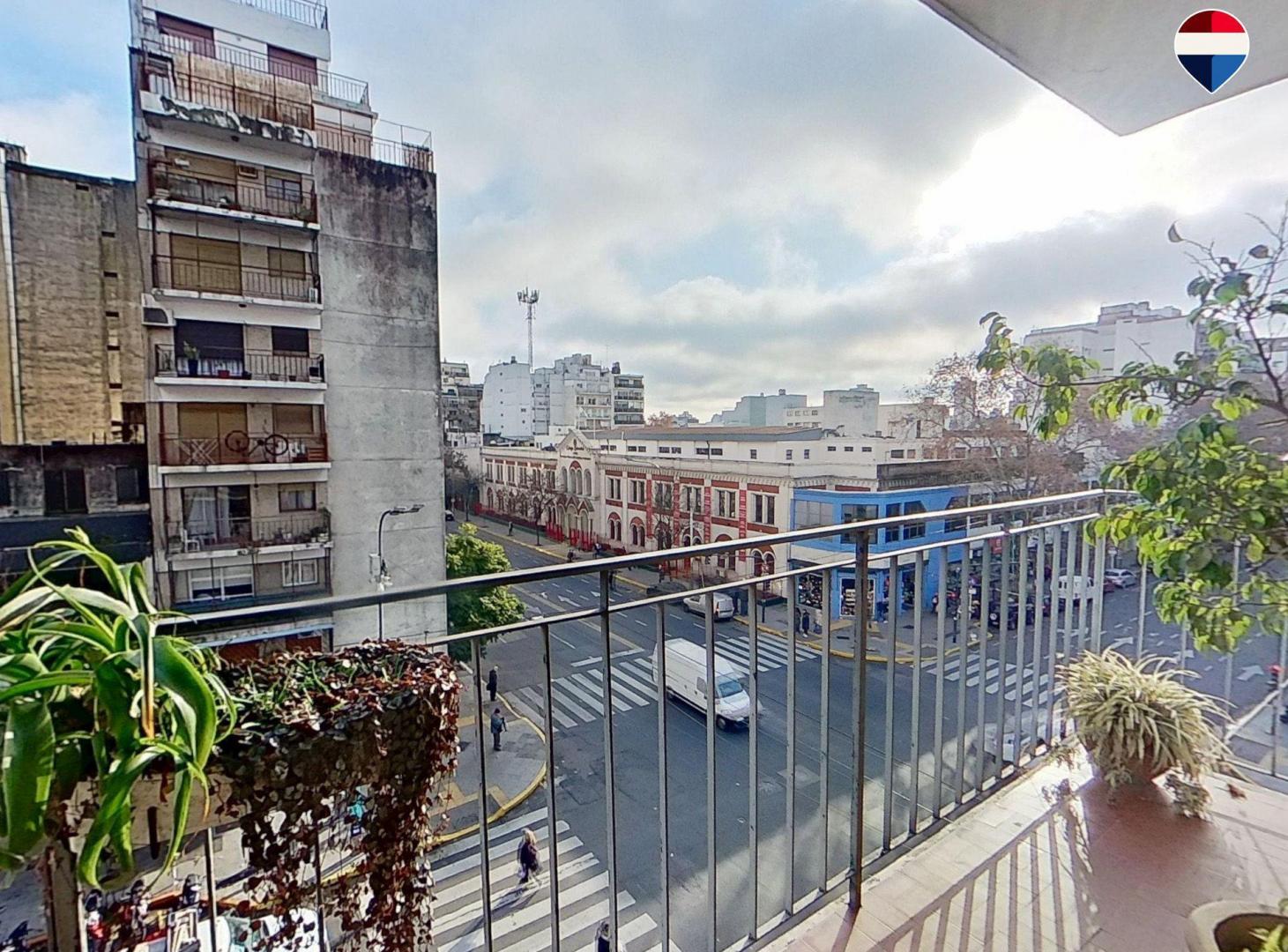 Foto de Venta 4 amb luminoso en Flores, con doble balcón, imagen 4