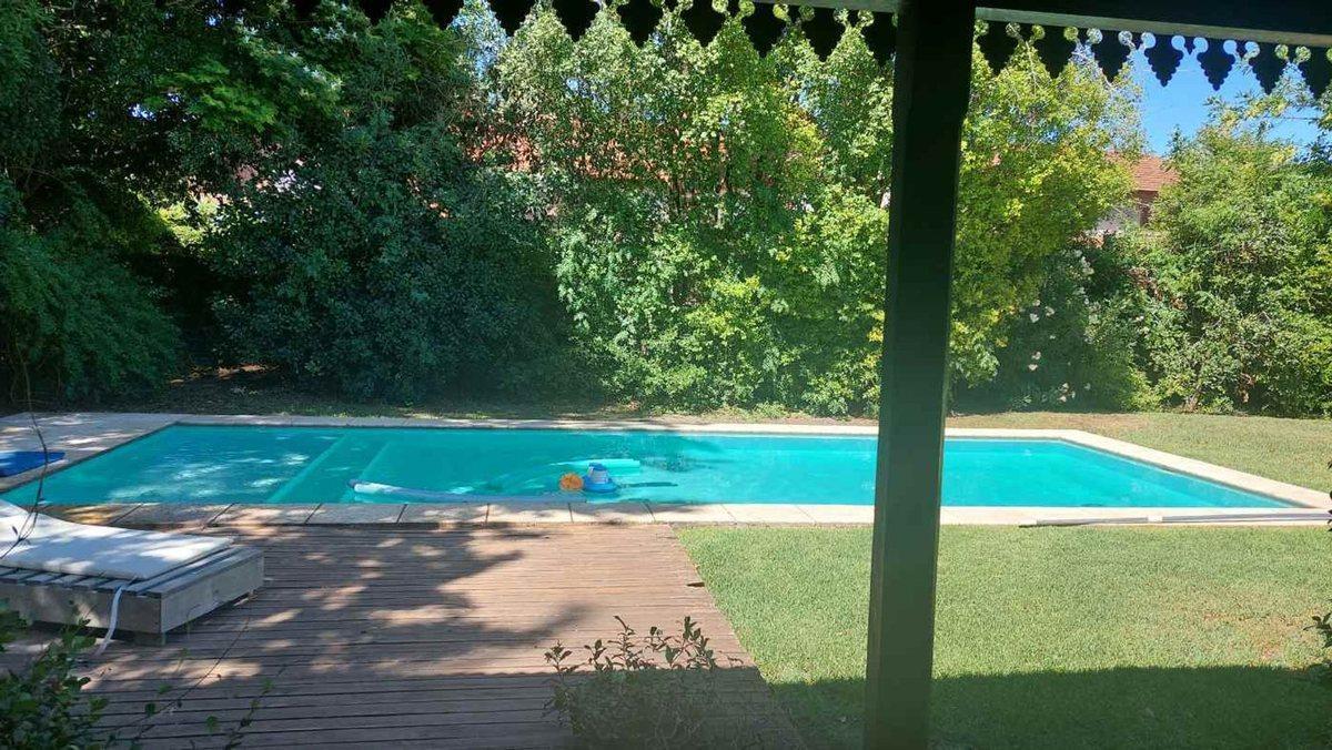 Foto de VENTA- Casa enorme con jardín y pileta, Hurlingham, imagen 2
