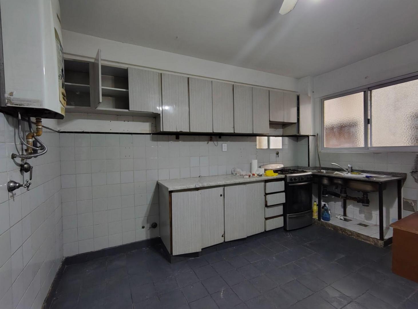 Foto de ALQUILER 4 amb Alte. Brown 768 piso 3° LA BOCA, imagen 2