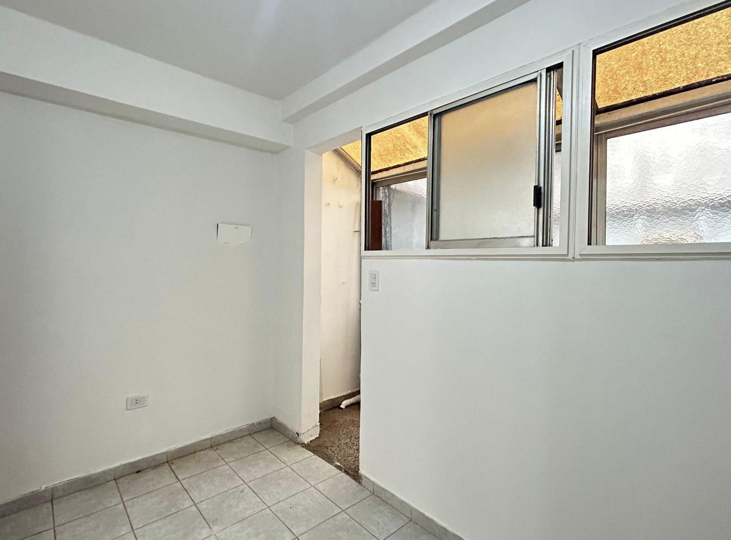 Foto de VENTA DEPTO 2 AMBIENTES APTO PROFESIONAL RETIRO, imagen 4