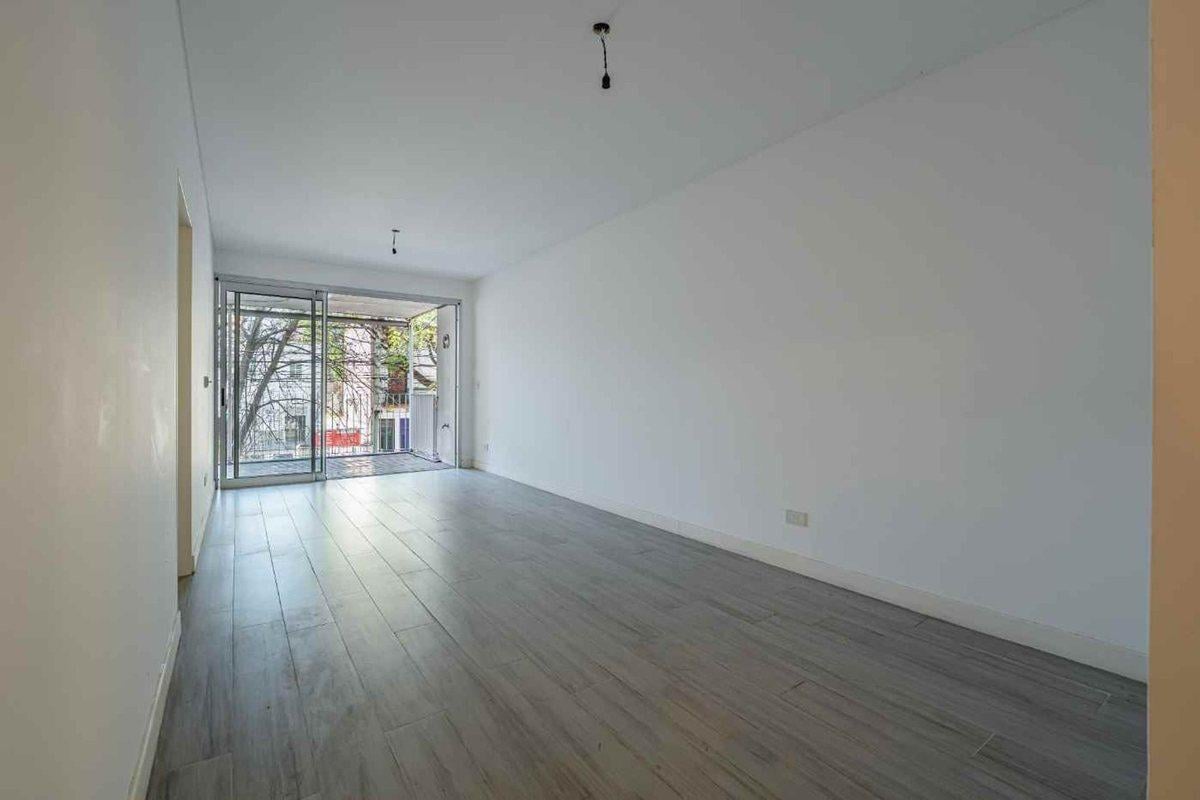 Foto de VENTA DEPARTAMENTO 4 AMBIENTES C/ PATIO Y BALCÓN, imagen 4