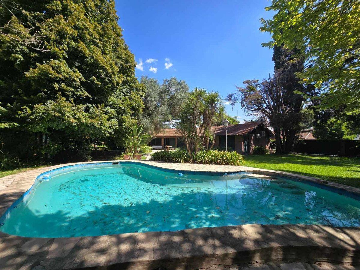 Foto de VENTA CASA CON PARQUE Y PILETA EN PILAR CENTRO, imagen 5