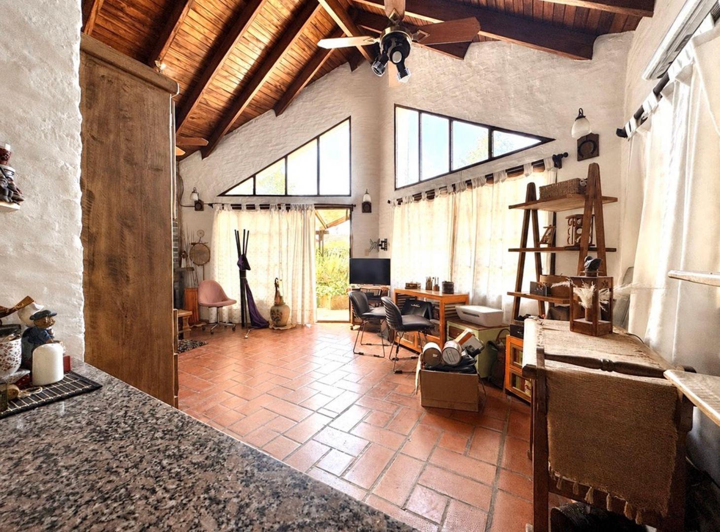 Foto de VENTA CASA 3 AMB C/PILETA LAS LAJAS GRAL RODRIGUEZ, imagen 4