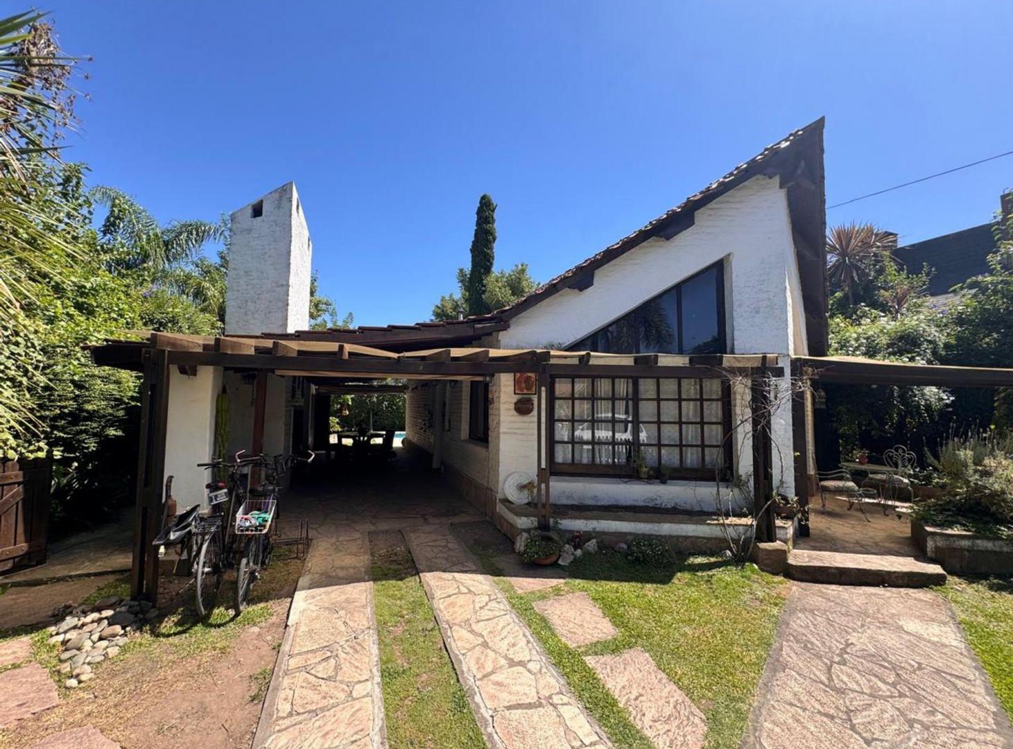 Foto de VENTA CASA 3 AMB C/PILETA LAS LAJAS GRAL RODRIGUEZ, imagen 2