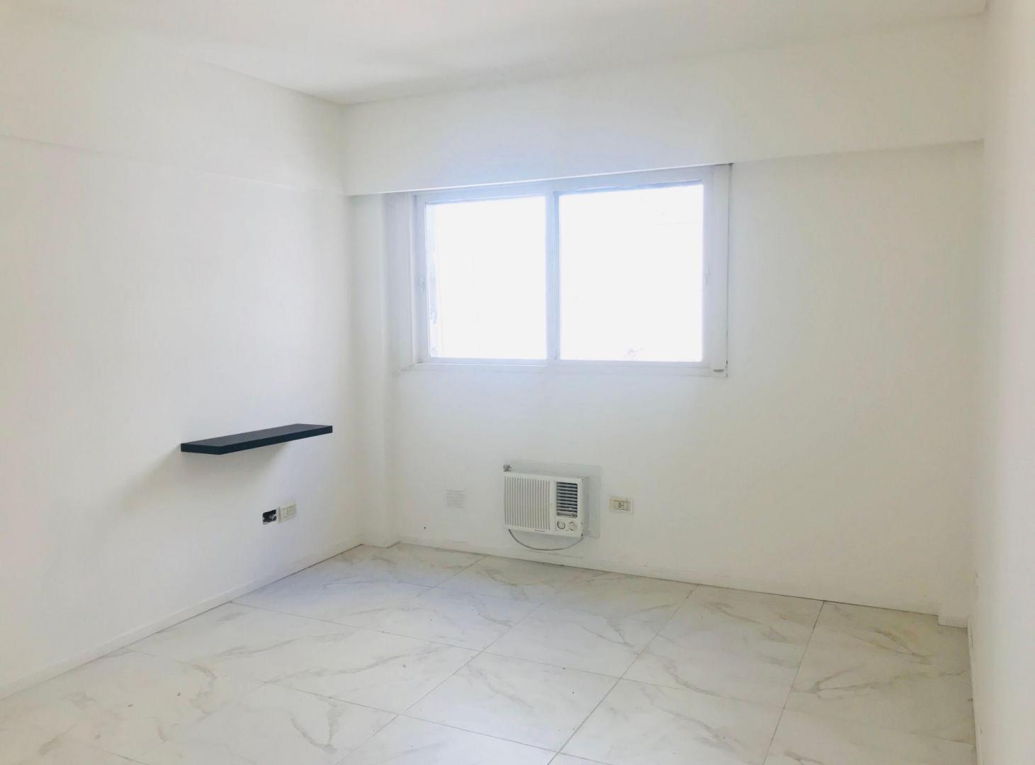 Foto de Venta Monoambiente piso alto con solarium Retiro, imagen 3