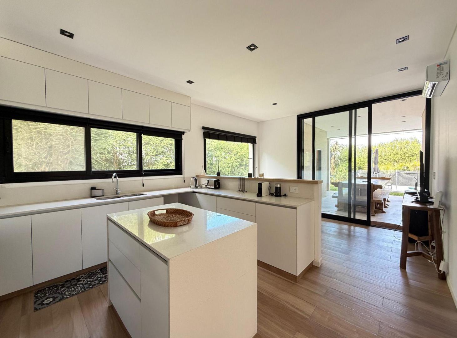 Foto de VENTA CASA 5 AMBIENTES PUERTOS ACACIAS CON PILETA, imagen 1