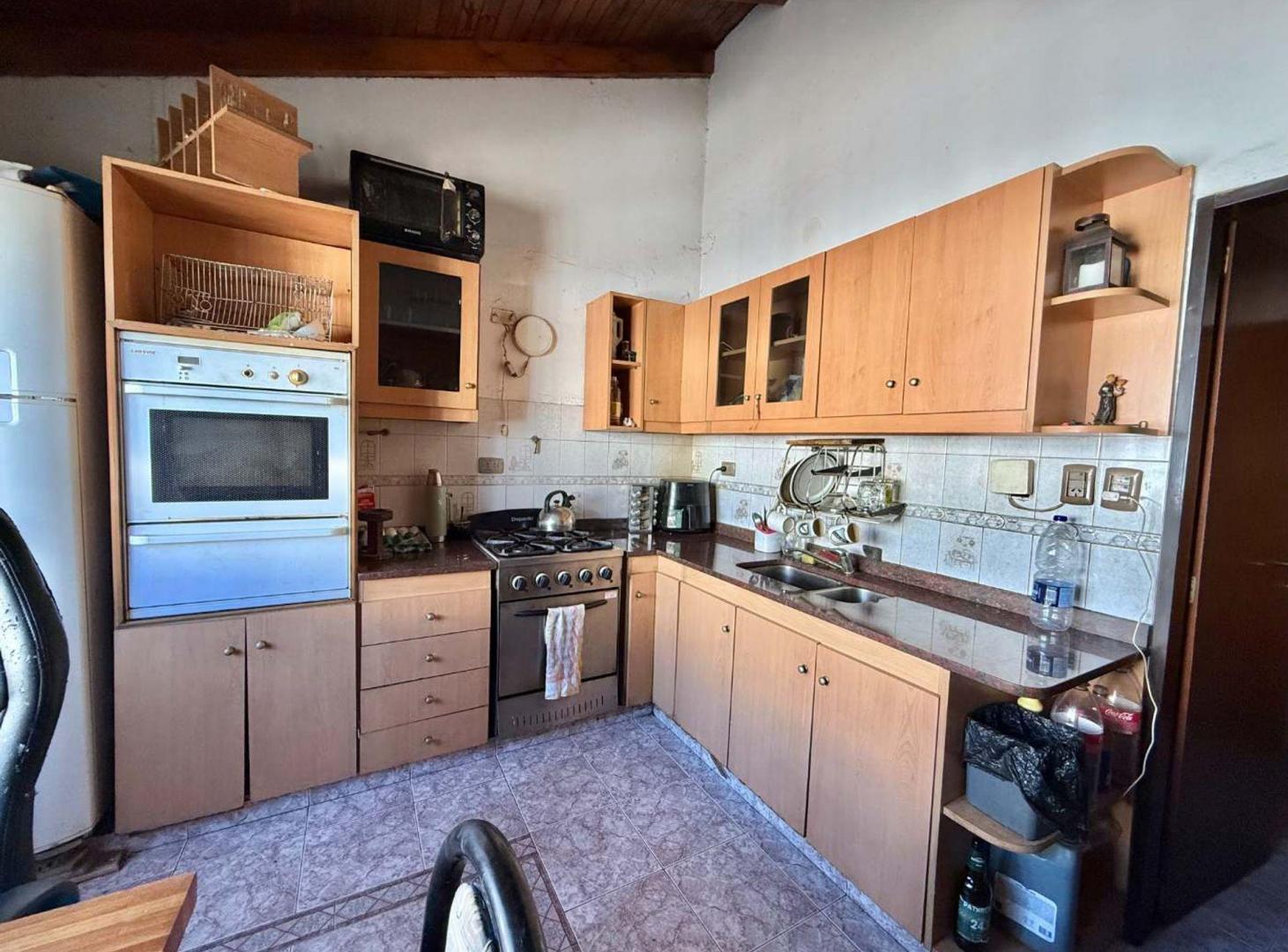 Foto de VENTA CASA 3 AMBIENTES CON 2 LOCALES MONTE CASTRO, imagen 5