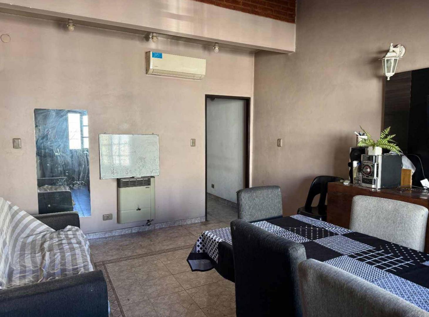 Foto de VENTA CASA 3 AMBIENTES CON 2 LOCALES MONTE CASTRO, imagen 4