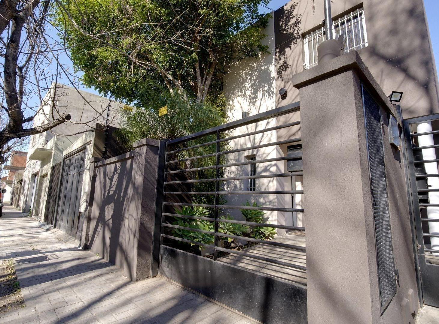 Foto de VENTA PH CASA 4 AMB VILLA ADELINA JARDIN COCHERA, imagen 2