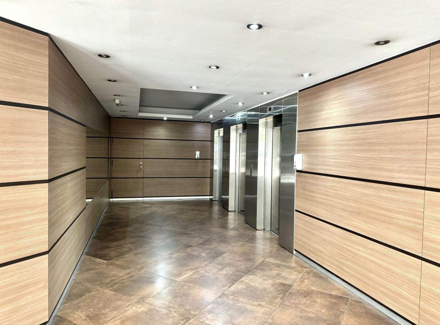 Foto de VENTA Monserrat - Mono con amenities - piso alto, imagen 1