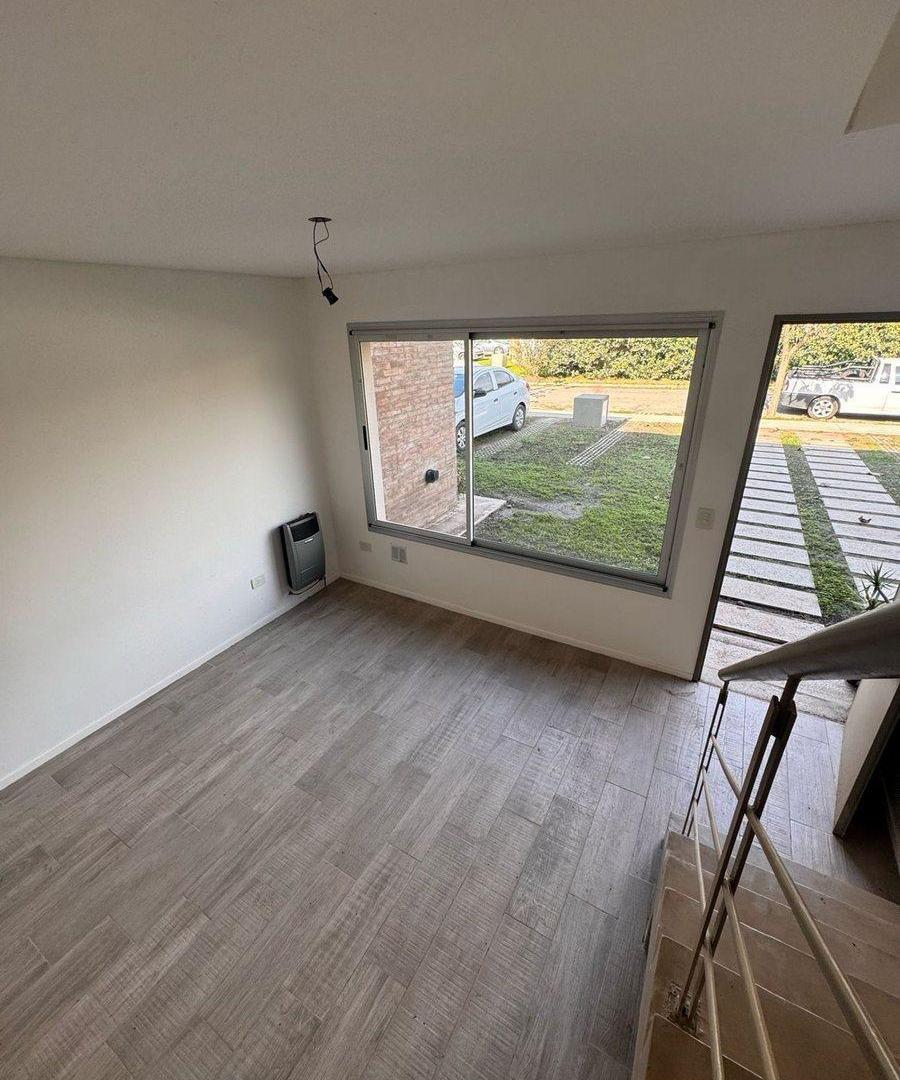 Foto de ALQUILER DUPLEX 3 AMB C/JARDIN COCHERA PILAR, imagen 1